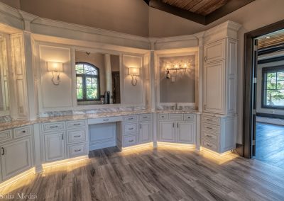 Preissless Design Interior Design - Lake Oconee property - master bath - photography by Solia Media